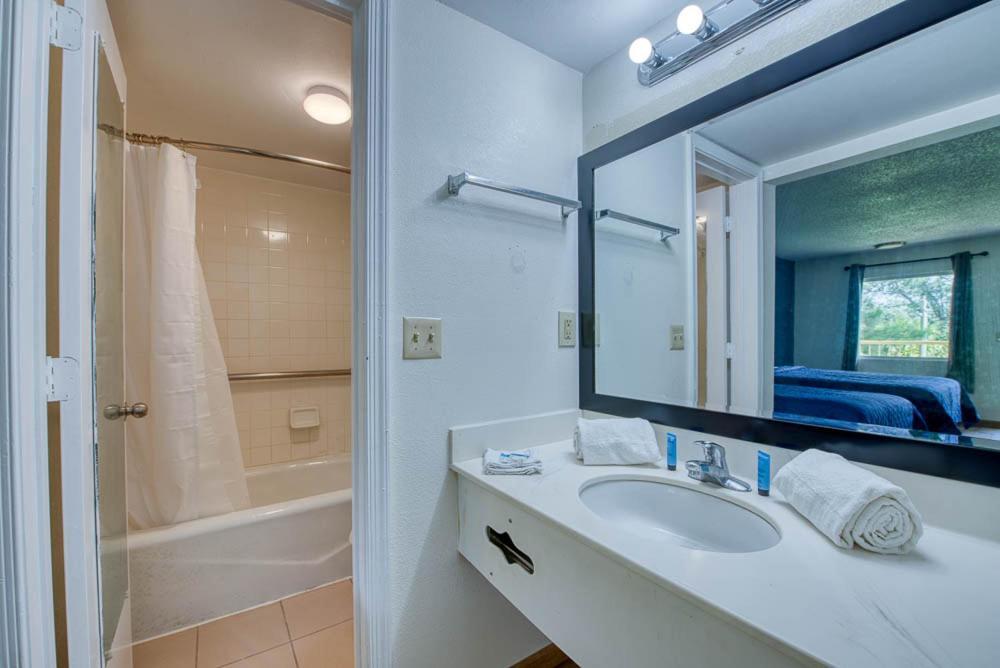 Zen Living Suites Extended Stay - Jacksonville - University Blvd Kültér fotó