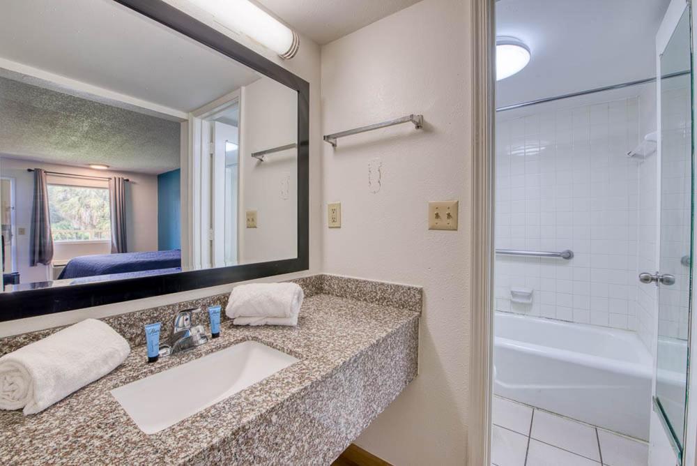 Zen Living Suites Extended Stay - Jacksonville - University Blvd Kültér fotó